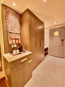 Ένα ή περισσότερα κρεβάτια σε δωμάτιο στο Vaydantaa - Luxury Boutique Hotel Mussoorie