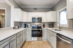 a kitchen with white cabinets and a sink at A PRIVATE 3 BD 2 BTH CONDO OAKLAWN TURTLE CREEK Roswell Court in Dallas