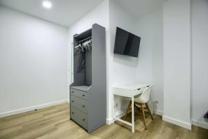 Telewizja i/lub zestaw kina domowego w obiekcie Casa de Huéspedes 12 Octubre Rooms