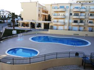 a large swimming pool in front of a building at Plaza Real by Atlantichotels in Portimão