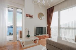 TV a/nebo společenská místnost v ubytování Lux Apartments Sunrior