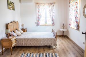 a bedroom with a bed and a window at Harasimówka in Dąbrowa Grodzieńska-Wieś