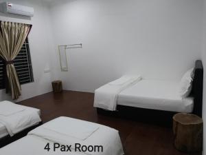 a room with two beds and a room with a room at Mersing Maple Villa in Mersing