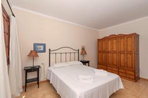 Ein Bett oder Betten in einem Zimmer der Unterkunft Villa Can Jaume by Sealand Villas