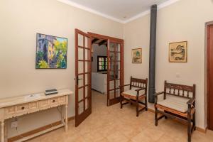 Ein Sitzbereich in der Unterkunft Villa Can Jaume by Sealand Villas