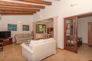 Ein Sitzbereich in der Unterkunft Villa Can Jaume by Sealand Villas