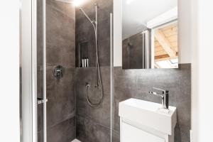 Vannituba majutusasutuses Haus Beta by Zermatt Premium Apartments