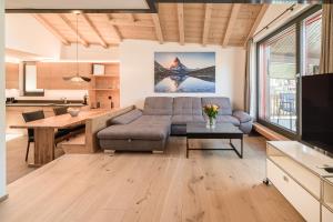 Televiisor ja/või meelelahutuskeskus majutusasutuses Haus Beta by Zermatt Premium Apartments