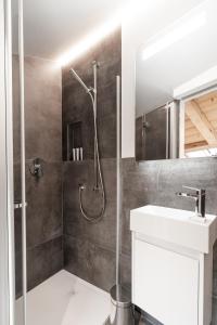 Vannituba majutusasutuses Haus Beta by Zermatt Premium Apartments