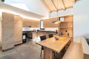Köök või kööginurk majutusasutuses Haus Beta by Zermatt Premium Apartments