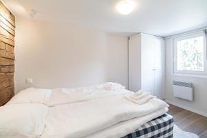 Postel nebo postele na pokoji v ubytování Haus Kirchplatz 4 by Zermatt Premium Apartments