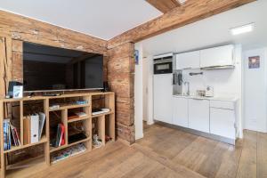 Kuchyň nebo kuchyňský kout v ubytování Haus Kirchplatz 4 by Zermatt Premium Apartments