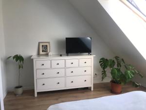 TV a/nebo společenská místnost v ubytování Apartament Gdański Słoneczny Nr 34