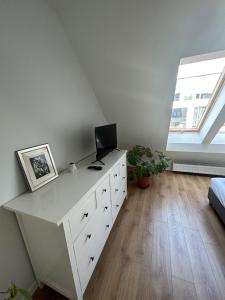a white desk in a room with a window at Apartament Gdański Słoneczny Nr 34 in Gdańsk