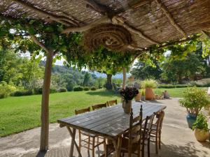 Κήπος έξω από το Chambre double en pleine nature "La Clairière de l'Ange" +11 φωτογραφίες