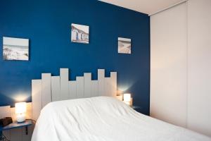 Łóżko lub łóżka w pokoju w obiekcie Appartement T2 entièrement rénové