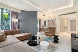Fotografie z fotogalerie ubytování White Sage - Glamorous & Spacious 2BR at DAMAC Paramount Towers v Dubaji