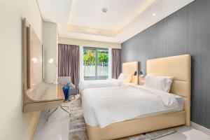 Fotografie z fotogalerie ubytování White Sage - Glamorous & Spacious 2BR at DAMAC Paramount Towers v Dubaji