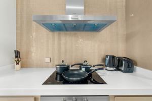 Fotografie z fotogalerie ubytování White Sage - Glamorous & Spacious 2BR at DAMAC Paramount Towers v Dubaji