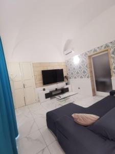 TV a/nebo společenská místnost v ubytování Dimora San Biagio Suites&Apartment