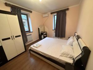 Postel nebo postele na pokoji v ubytování FAVORIT HOTEL-HOSTEL