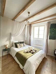 a bedroom with a bed and a window at Le Nouméa, T2, Hyper Centre Mâcon, Square de la Paix in Mâcon