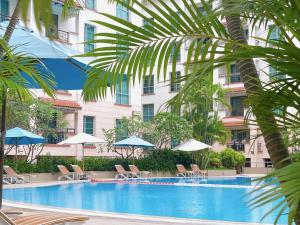 Bazén v ubytování Diamond Westlake Suites nebo v jeho okolí