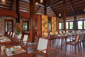 a dining room with a long table and chairs at Senna Wellness Retreat in Bắc Ninh