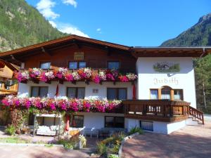 a hotel with flowers on the side of it at Gästehaus Judith in Längenfeld