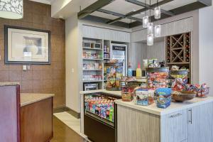 Кухня или мини-кухня в Hilton Garden Inn Phoenix Airport North
