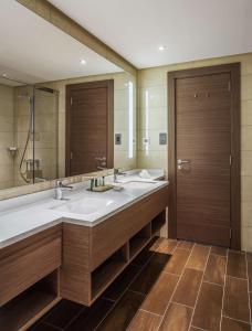 a bathroom with two sinks and a large mirror at Hilton Garden Inn Tabuk in Tabuk