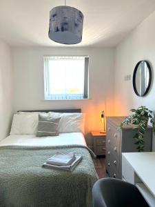 Katil atau katil-katil dalam bilik di Ling Street - City Centre - Long stays - Contractors