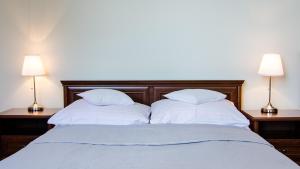 Postel nebo postele na pokoji v ubytování Hotel Łazienkowski