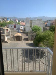 Uma vista geral da montanha ou uma vista da montanha a partir do hotel