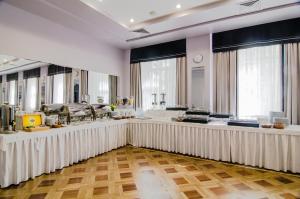 a large room with a hair salon with long tables at Hotel Łazienkowski in Warsaw