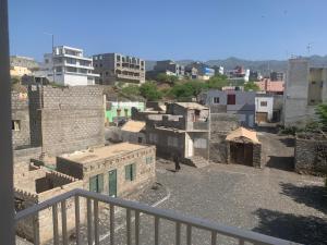 Uma vista geral da montanha ou uma vista da montanha a partir do hotel