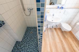 a bathroom with a sink and a toilet at Steger-Hüs Wohnung 19 in Rantum +10 photos
