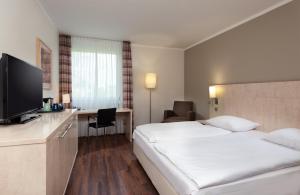 Ein Bett oder Betten in einem Zimmer der Unterkunft Mercure Hotel Düsseldorf Süd
