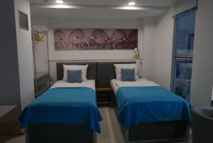 Postel nebo postele na pokoji v ubytování ROOMS BYTOM
