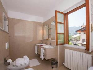 Et badeværelse på Villa Lakecomo - Ritrovo + 37 billeder
