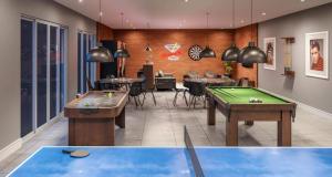 a room with two pool tables and ping pong balls at Apto NOVO Sensacional Acqua Park com Piscina e Garagem in Pelotas