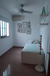 a white room with a bed and a ceiling fan at Brisas de Puerto Rico in Puerto Rico de Gran Canaria