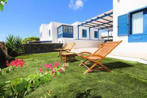 Κήπος έξω από το Casa Bahia de Naos con vistas al mar!