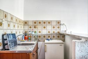 Kuchyň nebo kuchyňský kout v ubytování Studio in Gastouni