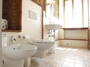 Afbeelding uit fotogalerij van Un tuffo nel Medioevo in Suvereto