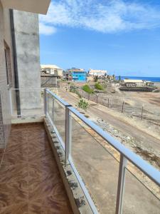 Elle comprend un balcon offrant une vue sur l'océan. dans l'établissement Casa Andrade Delgado - Rotxa Grande, à Ponta do Sol