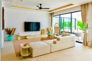 En sittgrupp på 5House:A luxury beachfront villa on Samui 滨海5卧室别墅