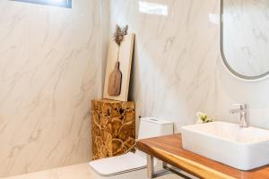 Phòng tắm tại 5House:A luxury beachfront villa on Samui 滨海5卧室别墅