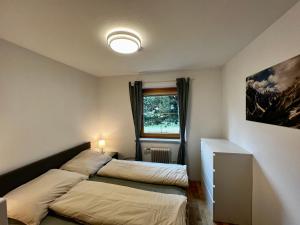 a bedroom with two beds and a window at Draublick Sillian in Sillian