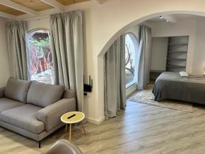Łóżko lub łóżka w pokoju w obiekcie Miramar Boutique Apartments ADULTS ONLY CORRALEJO